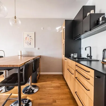 Krucza ~ Self Check-in 24h ~ Parking And Lift Apartment