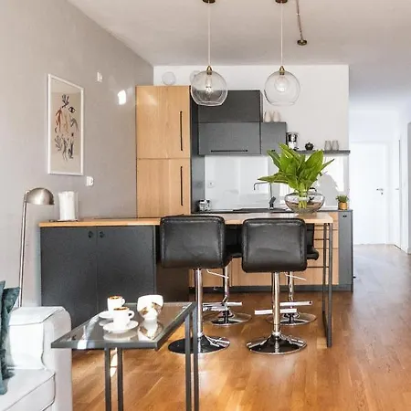 Apartment Krucza ~ Self Check-in 24h ~ Parking And Lift Wroclaw