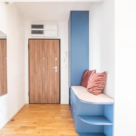 Krucza ~ Self Check-in 24h ~ Parking&lift Apartment *